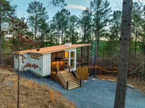 Exterior - Luxury Couples Cabin  Hot Tub, Sauna and Swing Bed with Amazing Views (Broken Bow)