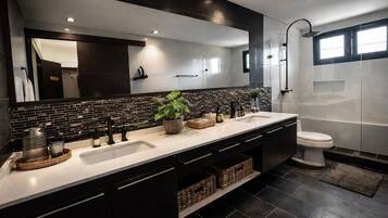 Double Room | Bathroom