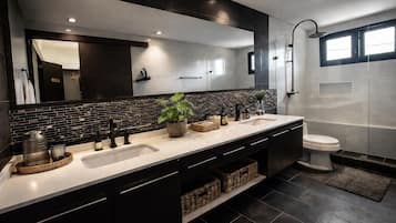 Double Room | Bathroom | Shower, towels, soap, shampoo