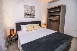 4 habitaciones, tabla de planchar con plancha, internet y ropa de cama 