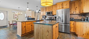 Downtown Bellaire Riverfront Loft w/ Deck