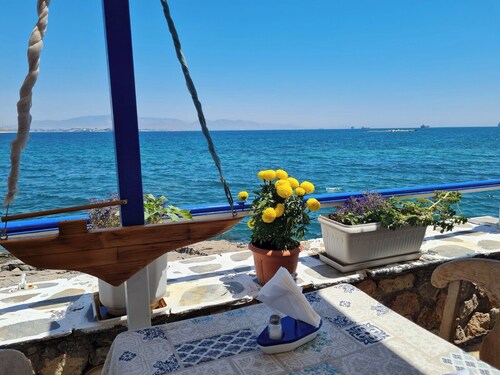 Apartment with sea view, 200 meters from the beach mini markets, restaurants,