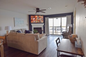 Unclassified image, 5 of 23, button - Ledges 927 Walk-in unit Main Channel View, Shaded Deck, 2 Pools, Beach,Boat slip (Osage Beach)