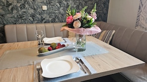 Dining - Eifel Couple Escape - A Getaway for Two: Stylish Apartment with a Sunroom (Reuth)