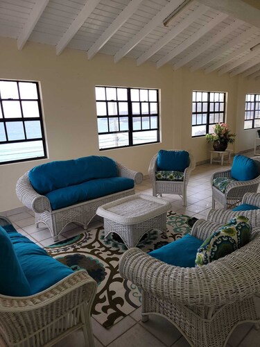 Taylor's Apartment 6, Bequia - Perfect for singles & couples