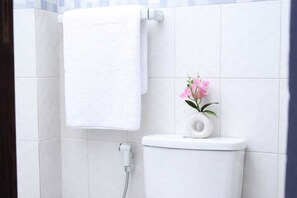 Toalhas de banho, papel higiênico