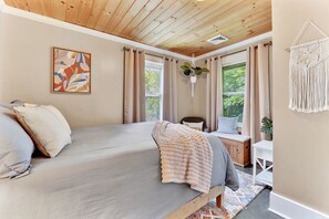 Skrivbord, strykjärn/strykbräda, resesäng och gratis wi-fi