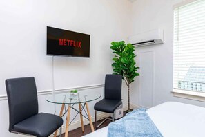 1 chambre, fer et planche à repasser, Wi-Fi, draps fournis