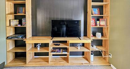 Pelican Lake Getaway â Private Home Within Walking Distance to Beaches & Trails