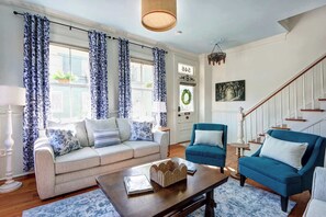 TV, offices - Gaston Street Grace | 4BR Near Forsyth Park (Savannah)