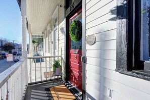 Exterior detail - Gaston Street Grace | 4BR Near Forsyth Park (Savannah)