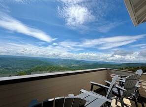 Property grounds - Ski In Ski Out Top Floor Seneca Corner Unit w/ Hot Tub Access- Newly Renovated (Snowshoe)