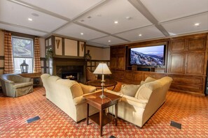 Interior - Ski In Ski Out Top Floor Seneca Corner Unit w/ Hot Tub Access- Newly Renovated (Snowshoe)