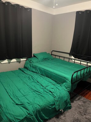 Internet, bed sheets - Grandmas house. Peaceful 2-bedroom get away in Oakdale (Oakdale)