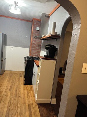 Private kitchen - Grandmas house. Peaceful 2-bedroom get away in Oakdale (Oakdale)