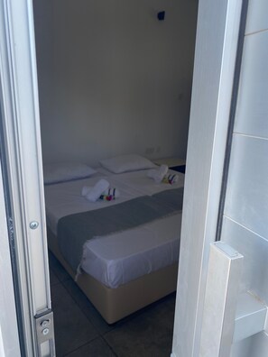 Iron/ironing board, WiFi, bed sheets - Flat Close to Fig Tree Bay Beach Protaras (Paralimni)