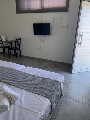 Iron/ironing board, WiFi, bed sheets - Flat Close to Fig Tree Bay Beach Protaras (Paralimni)