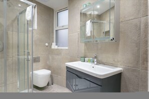 Apartment | 2 bedrooms - Stunning London Home - Newly Furnished Mhb352 (London)