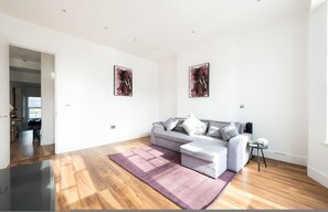 Apartment | 2 bedrooms - Stunning London Home - Newly Furnished Mhb352 (London)