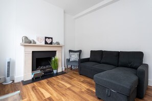 House - Gorgeous Apartment by the Park SS2 (London)