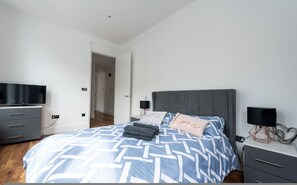 House - Gorgeous Apartment by the Park SS2 (London)