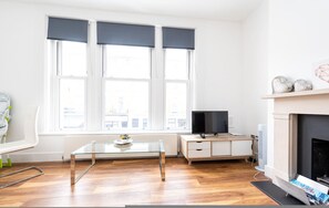 House | 1 bedroom - Gorgeous Apartment by the Park SS2 (London)