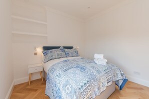House - Fabulous Apartment With Terrace RH8 (London)