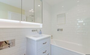 House - Fabulous Apartment With Terrace RH8 (London)