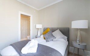 House - Gorgeous Apartment by the Park PS6 (London)