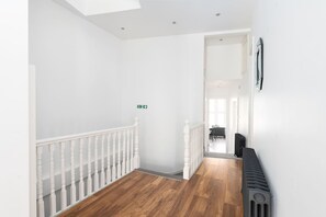 House | 2 bedrooms - Gorgeous London Flat - Newly Furnished Mhb350 (London)