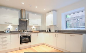 House - Stylish Two Bedroom Flat BCA (London)