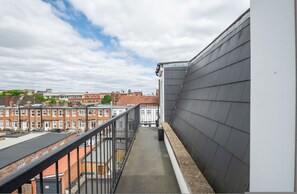 House - Stylish 3 Bedroom Flat CRC (London)