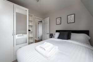 House | 2 bedrooms - Comfy 2 Bed Flat QCE (London)