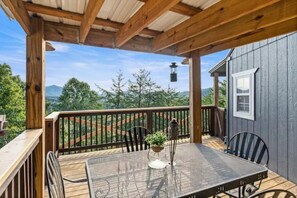 Unclassified image, 4 of 21, button - Birdsnest- Cozy 1 bed Cabin in the mountains! VIEWS & Easy Drive to Pigeon Forge (Sevierville)