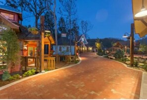 Unclassified image, 3 of 21, button - Birdsnest- Cozy 1 bed Cabin in the mountains! VIEWS & Easy Drive to Pigeon Forge (Sevierville)