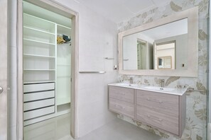 Shower, towels, soap, toilet paper - New! Colorful 1BR Apartment in Cap Cana with Balcony (Punta Cana)
