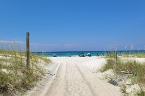 Beach nearby - Coastal Retreat | Walk to Beach | Designer Yard (Panama City)