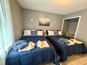 2 bedrooms, iron/ironing board, WiFi, bed sheets - Coastal Retreat | Walk to Beach | Designer Yard (Panama City)