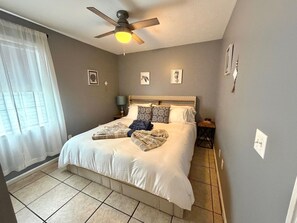 2 bedrooms, iron/ironing board, WiFi, bed sheets - Coastal Retreat | Walk to Beach | Designer Yard (Panama City)