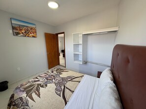 Iron/ironing board, free WiFi - Residencia Gran Coyula Orange 504B (Tonala)