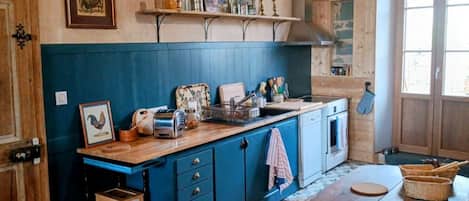 Fridge, microwave, dishwasher