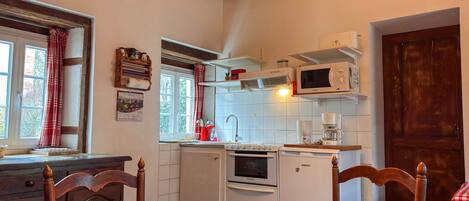 Kjøleskap, mikrobølgeovn og oppvaskmaskin