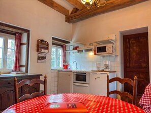 Kühlschrank, Mikrowelle, Geschirrspüler