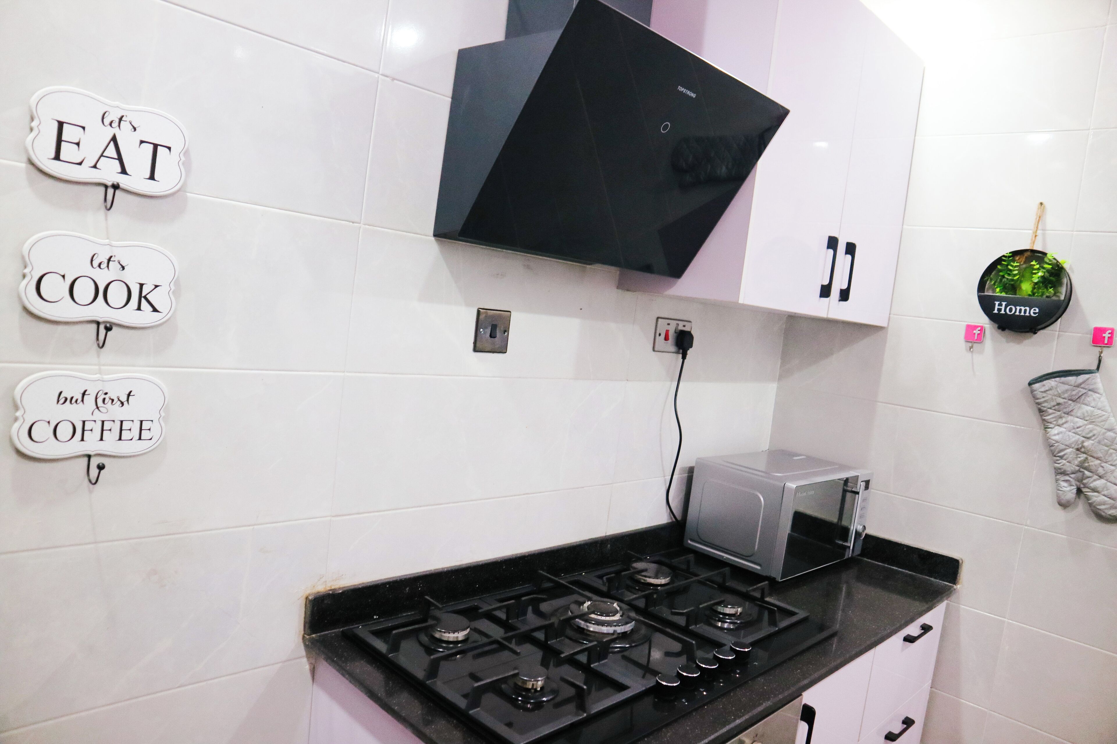 Micro-ondes, four, plaque de cuisson