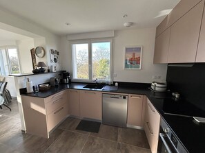 Dishwasher - Renovated house, distant sea view, pets OK (Pleumeur-Bodou)