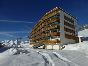 Exterior - Convenient studio, 5 guests, near center (83 units) (Huez)