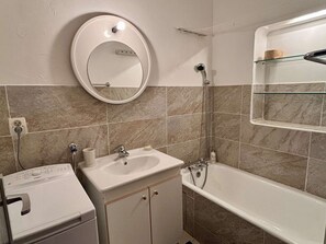 Hair dryer - Convenient studio, 5 guests, near center (83 units) (Huez)