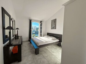 5 bedrooms, free WiFi, bed sheets - Charming house, pool and AC - 10 guests (Port Grimaud)