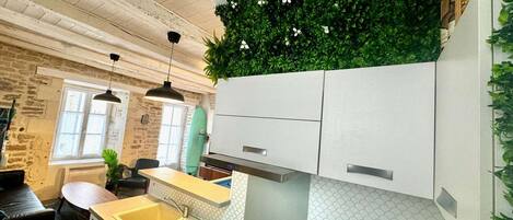 Refrigerador, microondas, horno y lavavajillas