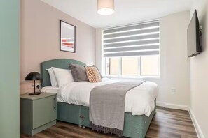 1 habitación, tabla de planchar con plancha, wifi gratis y ropa de cama